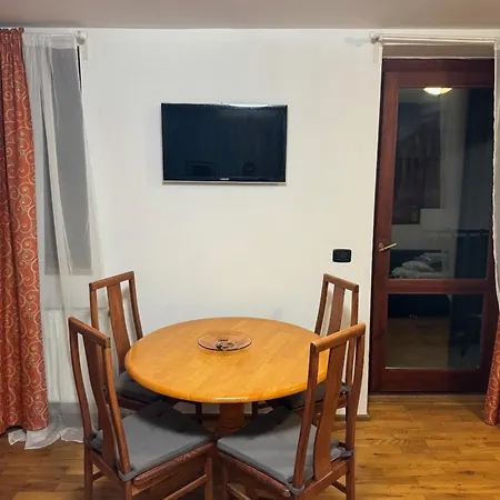 Vitkova Duplex With Terrace Near Florenc Daire Prag